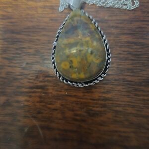 Elegant Teardrop Pendant Necklace